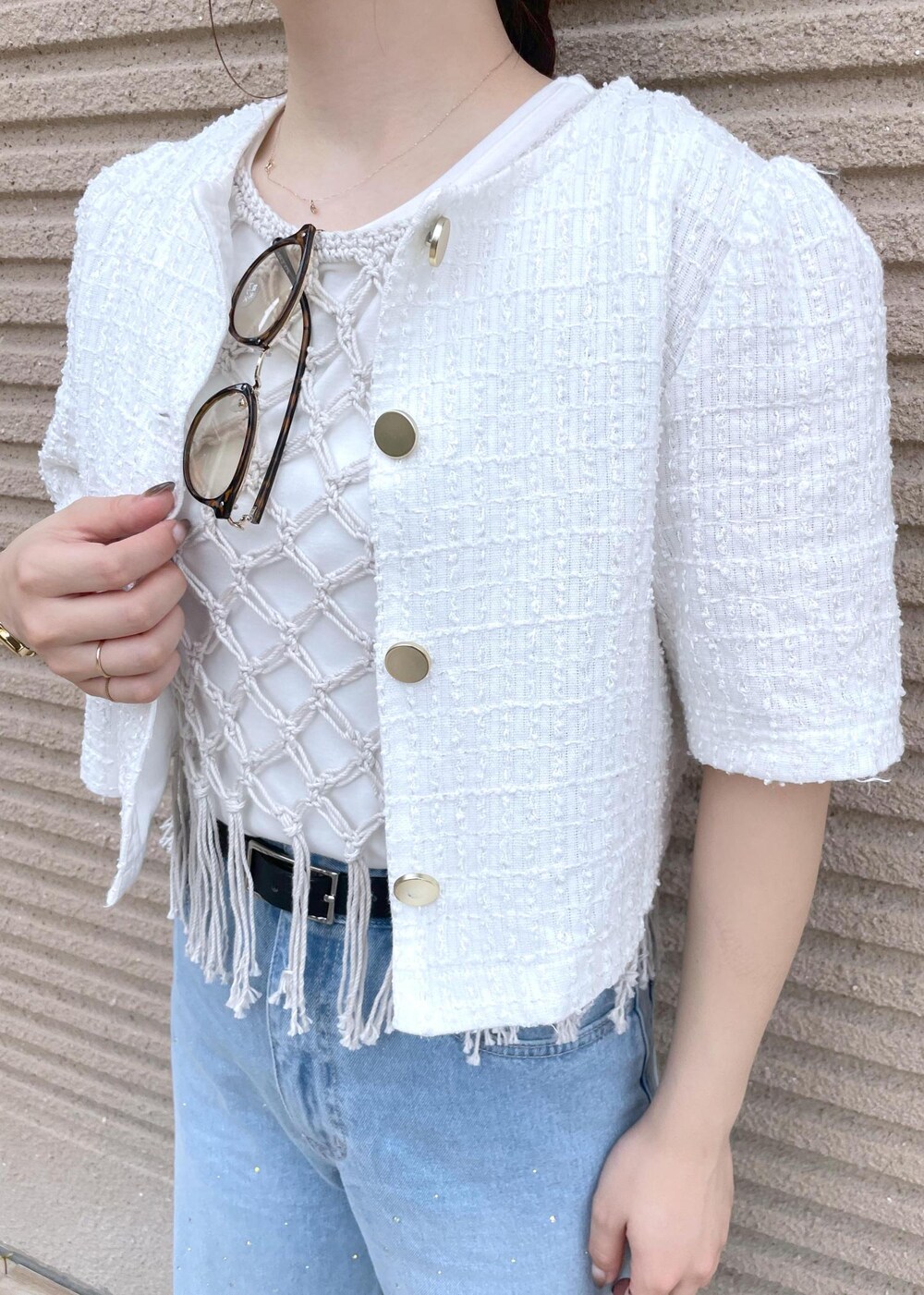 「Wbottoms_pickup、ropepicnic_snap、snapme_jun、初春コーデ、春コーデ、初夏コーデ、夏コーデ、デートコーデ、お出かけコーデ、旅行コーデ、アウトドアコーデ、フェスコーデ、推し活コーデ、女子会コーデ、大人カジュアル」｜「ROPE' PICNICのキラキラビジューデニム（デニムパンツ、ブルー系）」を使った、rinaさん（レディース・155cm）の春コーディネートの5枚目の写真