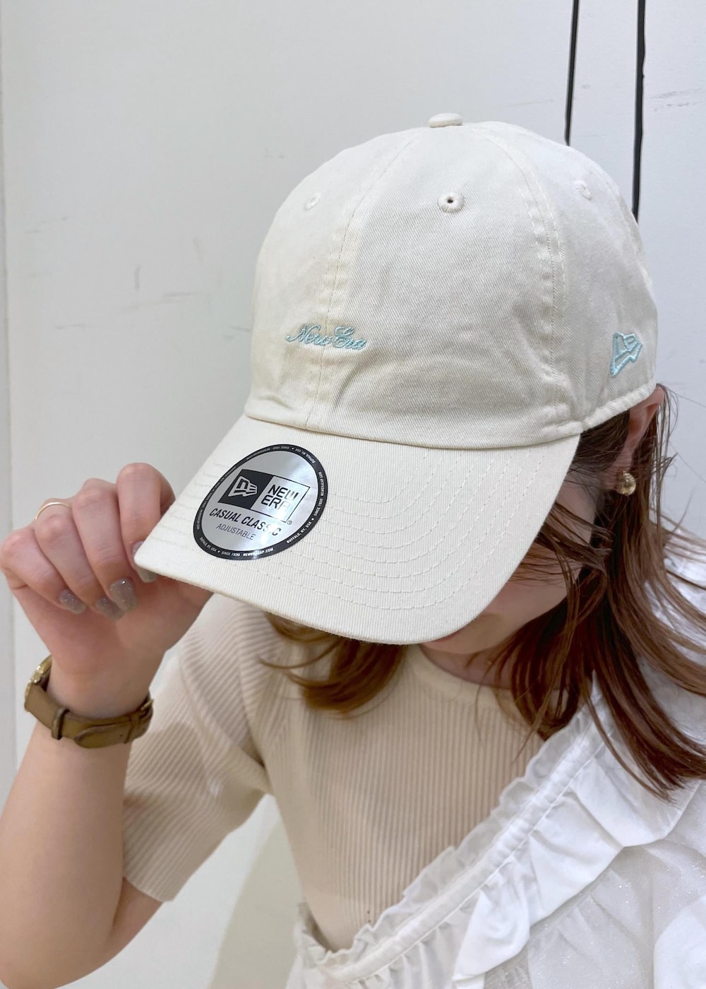 「GDE14200、GSF14170、GIA14390、GIX14460、GIU14000、ワンピース、ワンピースコーデ、ビスチェ、フリルビスチェ、フリルビスチェコーデ、サンダル、サンダルコーデ、靴、シアー、シアーバッグ」｜「NEW ERAの【NEWERA別注】 Casual Classic handwritten  logo cap（キャップ、ホワイト系）」を使った、rinaさん（レディース・155cm）の夏コーディネートの10枚目の写真