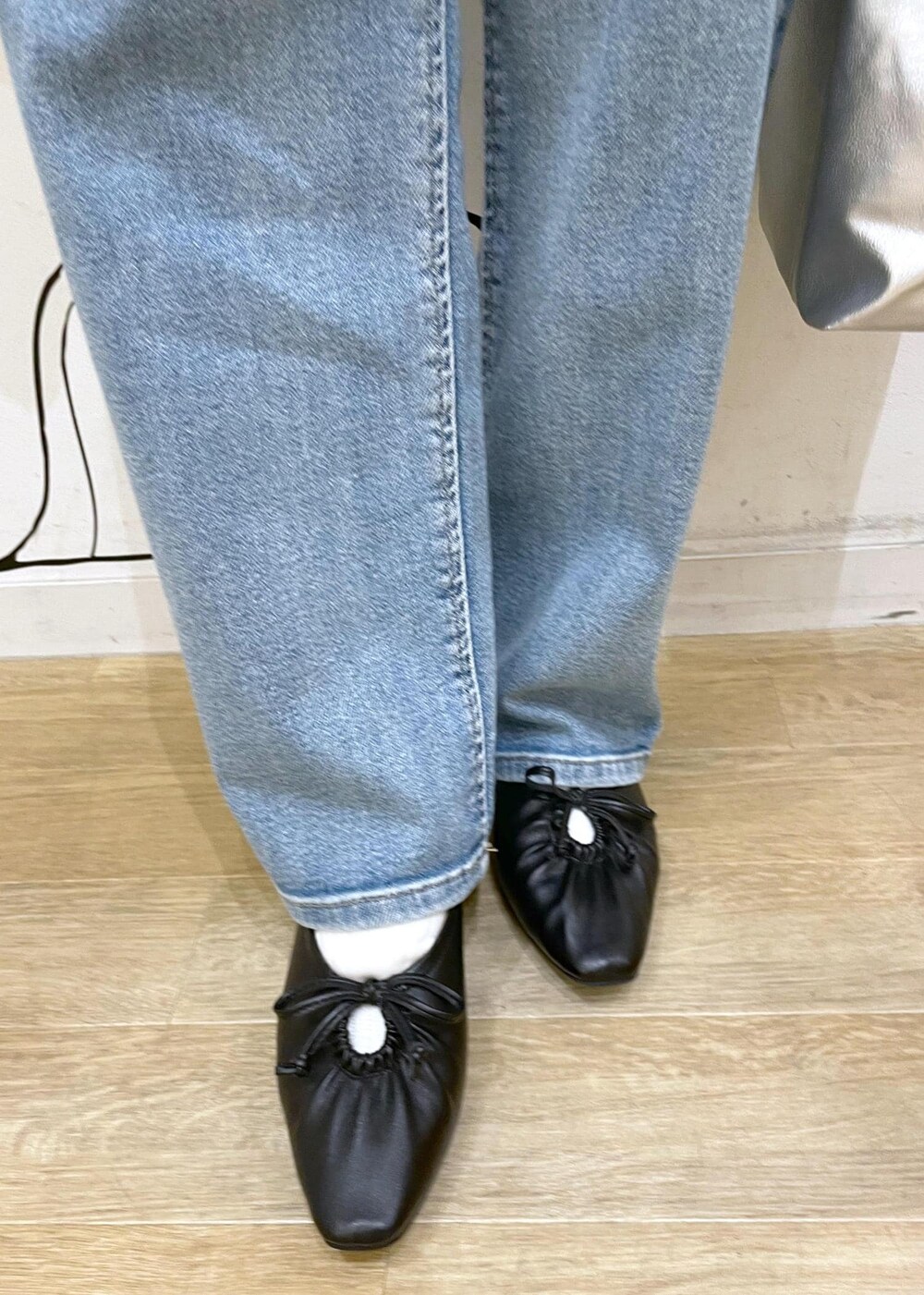 「ropepicnic_snap、snapme_jun、ハーフジップニット、ハーフジップ、キラキラ、初冬コーデ、冬コーデ、デートコーデ、お出かけコーデ、旅行コーデ、アウトドアコーデ、フェスコーデ、推し活コーデ、クリスマスコーデ、お正月・初詣コーデ」｜「ROPE' PICNICの洗えるメッシュハンドルミドルトートバッグ（トートバッグ、シルバー系）」を使った、rinaさん（レディース・155cm）の冬コーディネートの7枚目の写真