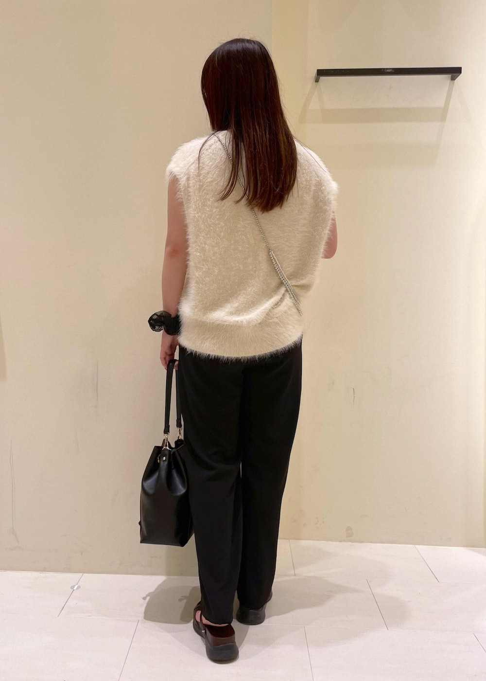 「ropepicnic_snap、snapme_jun、夏コーデ、初秋コーデ、秋コーデ、デートコーデ、お出かけコーデ、旅行コーデ、アウトドアコーデ、推し活コーデ、女子会コーデ、大人カジュアル、レイヤード、パンツスタイル、体型カバー」｜「ROPE' PICNICのクロスストリングスライド＆バックスリングサンダル（サンダル、ブラウン系）」を使った、rinaさん（レディース・155cm）の夏コーディネートの2枚目の写真