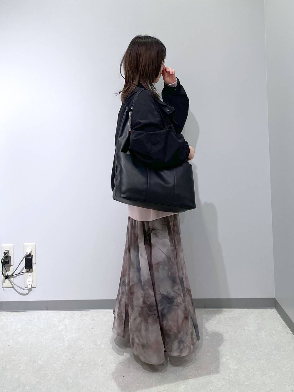 「低身長、カジュアル、ベーシック/シンプル、体型カバー、高見え、ゆったり、LEPSIM」｜「LEPSIMのメタルチョーカー　110332（ネックレス、シルバー系）」を使った、manaさん（レディース・153cm）の春コーディネートの2枚目の写真