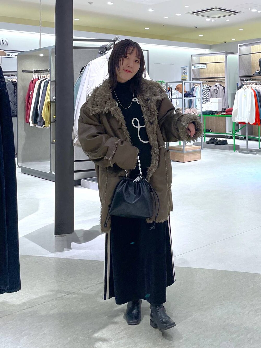 「低身長、カジュアル、ベーシック/シンプル、体型カバー、高見え、ゆったり、LEPSIM」｜「JEANASISのリバーシブルムートンファーブルゾン/152581（ブルゾン、ブラウン系）」を使った、manaさん（レディース・153cm）の冬コーディネートの3枚目の写真