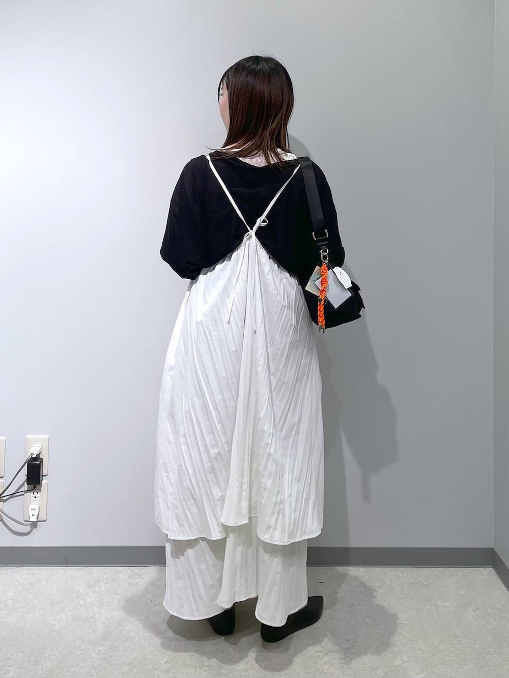 「体型カバー、低身長、カジュアル、ベーシック/シンプル、高見え、ゆったり、LEPSIM」｜「LEPSIMのメタルチョーカー　110332（ネックレス、シルバー系）」を使った、manaさん（レディース・153cm）の春コーディネートの3枚目の写真