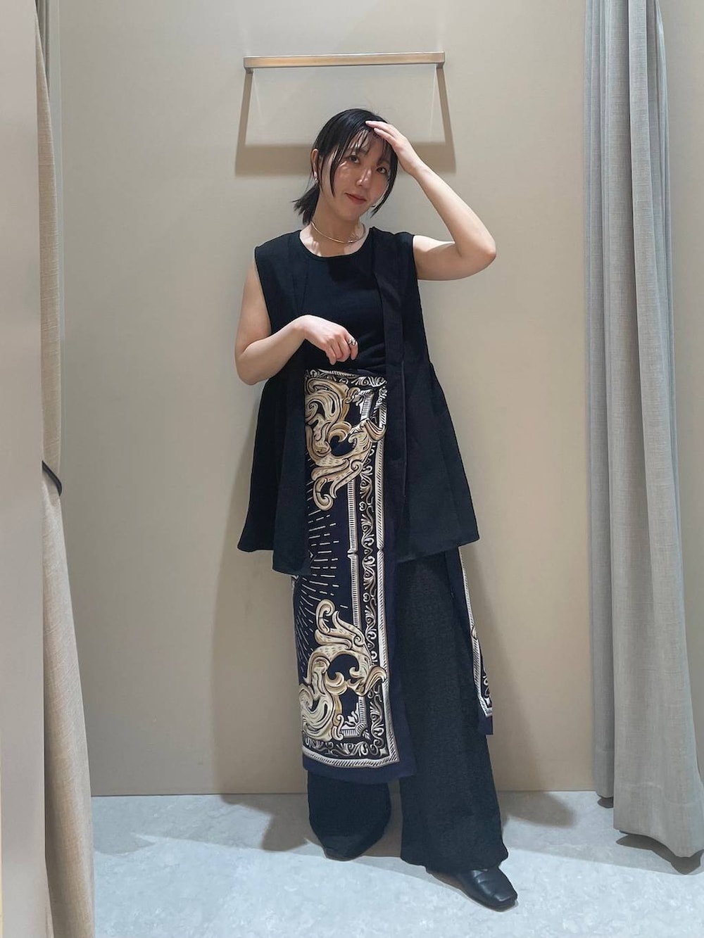「低身長、カジュアル、ベーシック/シンプル、高見え、ゆったり、モノトーン、シンプルコーデ、大人カジュアル、きれいめカジュアル」｜「niko and...のスーピマ2WAYタンクトップ（タンクトップ、ブラック系）」を使った、manaさん（レディース・153cm）の夏コーディネートの3枚目の写真