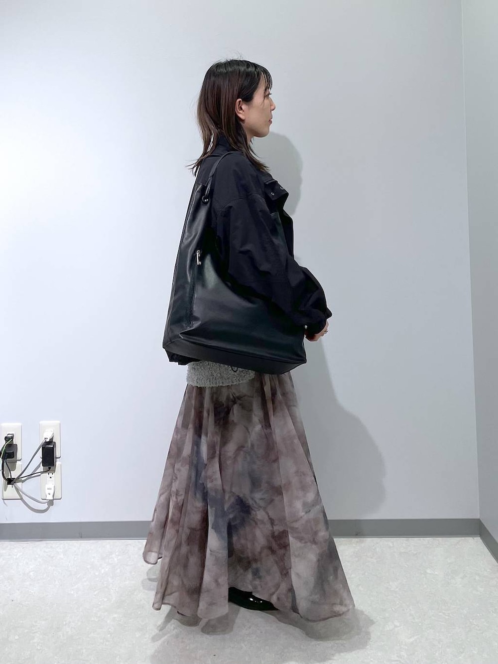 「カジュアル、ベーシック/シンプル、体型カバー、高見え、ゆったり、LEPSIM、低身長」|「LEPSIMのメタルチョーカー 110332(ネックレス、シルバー系)」を使った、manaさん(レディース・153cm)の春コーディネートの4枚目の写真