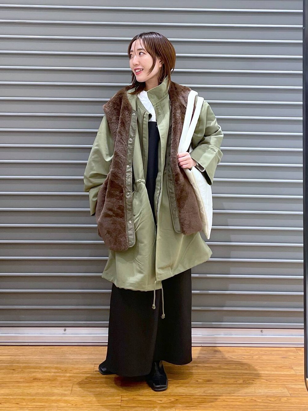「低身長、カジュアル、ベーシック/シンプル、体型カバー、高見え、ゆったり、LEPSIM」|「LEPSIMのマルチWAYミリタリーコート 163914(モッズコート、グリーン系)」を使った、manaさん(レディース・153cm)の冬コーディネートの2枚目の写真
