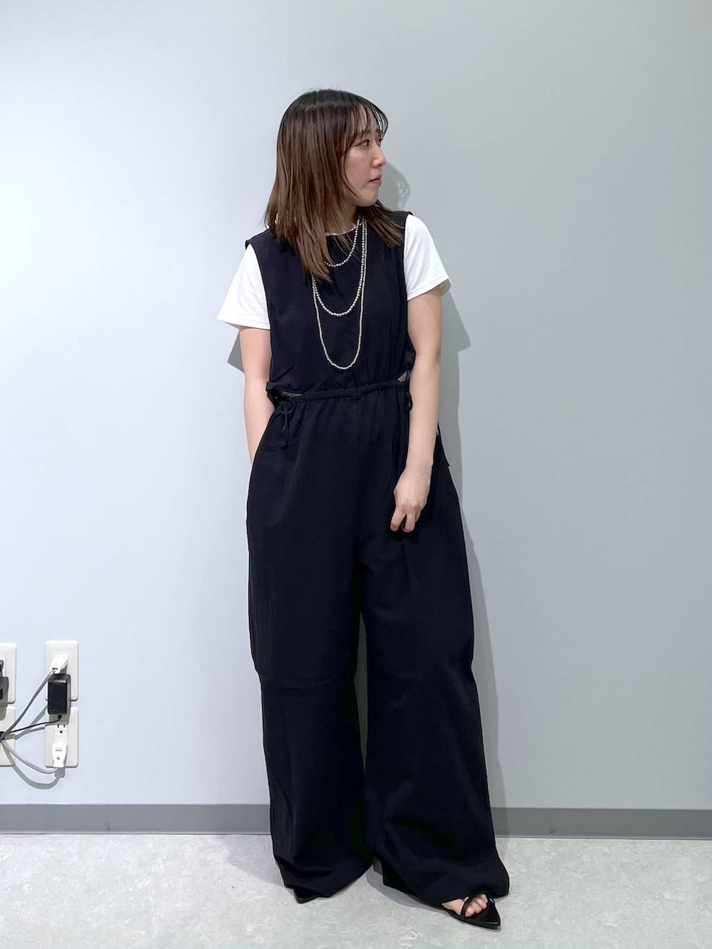 「低身長、カジュアル、ベーシック/シンプル、体型カバー、高見え、ゆったり、LEPSIM」｜「niko and...のCOLORマイスターフィットTシャツ（Tシャツ/カットソー、ホワイト系）」を使った、manaさん（レディース・153cm）の春コーディネートの2枚目の写真