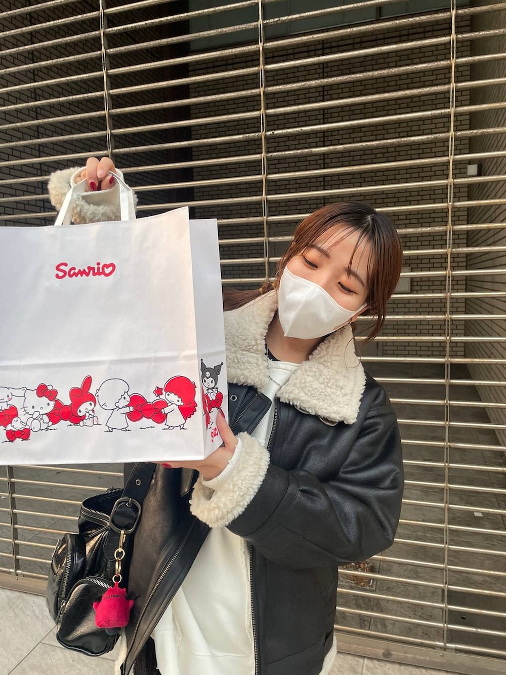 「低身長、カジュアル、ベーシック/シンプル、体型カバー、高見え、ゆったり、LEPSIM」｜「JEANASISの4ポケットワンショルダーBAG/131265（ショルダーバッグ、ブラック系）」を使った、manaさん（レディース・153cm）の冬コーディネートの2枚目の写真