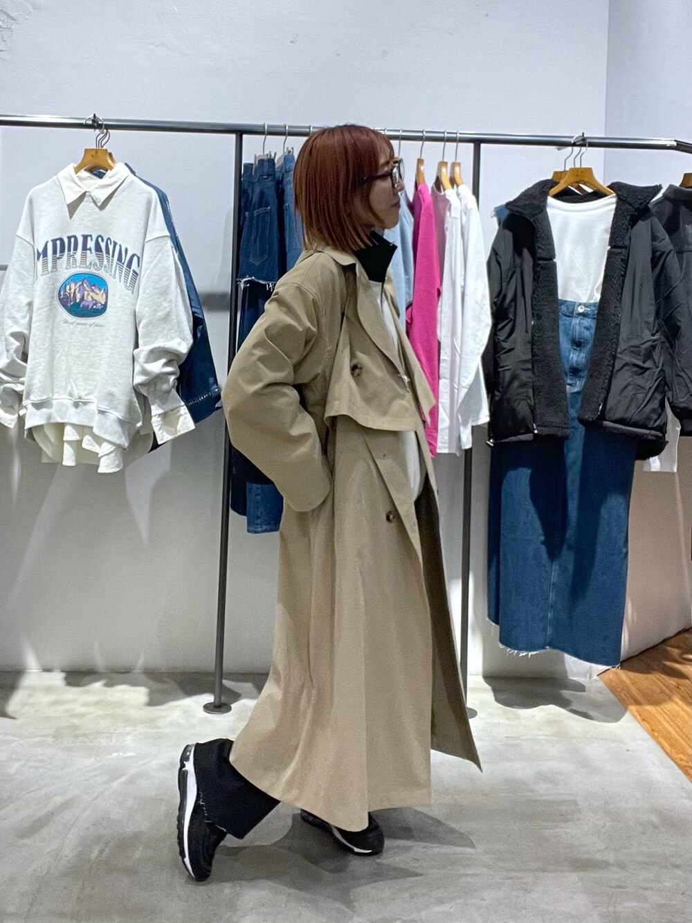 「低身長、カジュアル、ベーシック/シンプル、体型カバー、高見え、ゆったり、LEPSIM」｜「LEPSIMのストレッチフレア加工デニムパンツ　987513（デニムパンツ、グレー系）」を使った、manaさん（レディース・153cm）の春コーディネートの6枚目の写真
