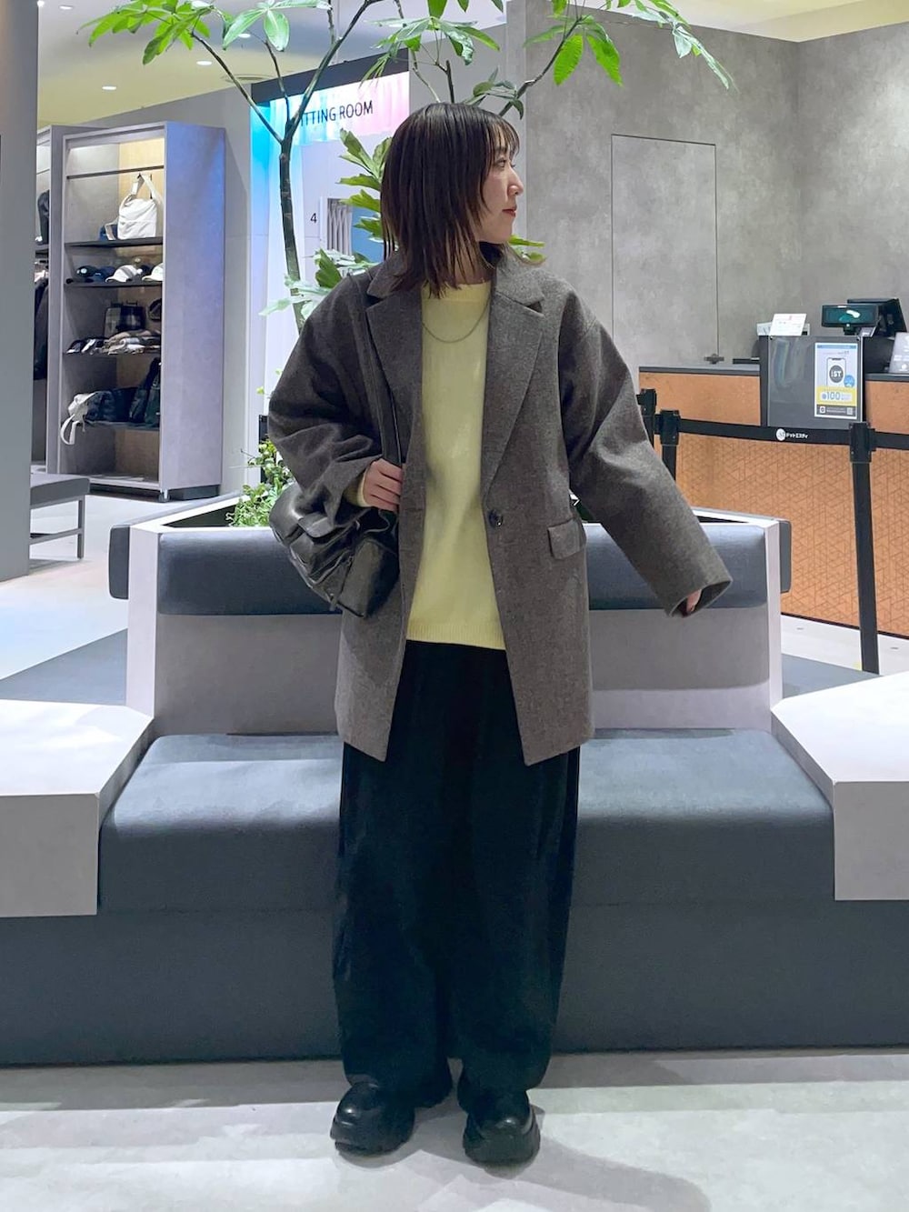 「LEPSIM、低身長、カジュアル、ベーシック/シンプル、体型カバー、高見え、ゆったり」｜「GLOBAL WORKの軽やかストレッチミドルジャケット/115512（テーラードジャケット、ブラウン系）」を使った、manaさん（レディース・153cm）の冬コーディネートの4枚目の写真