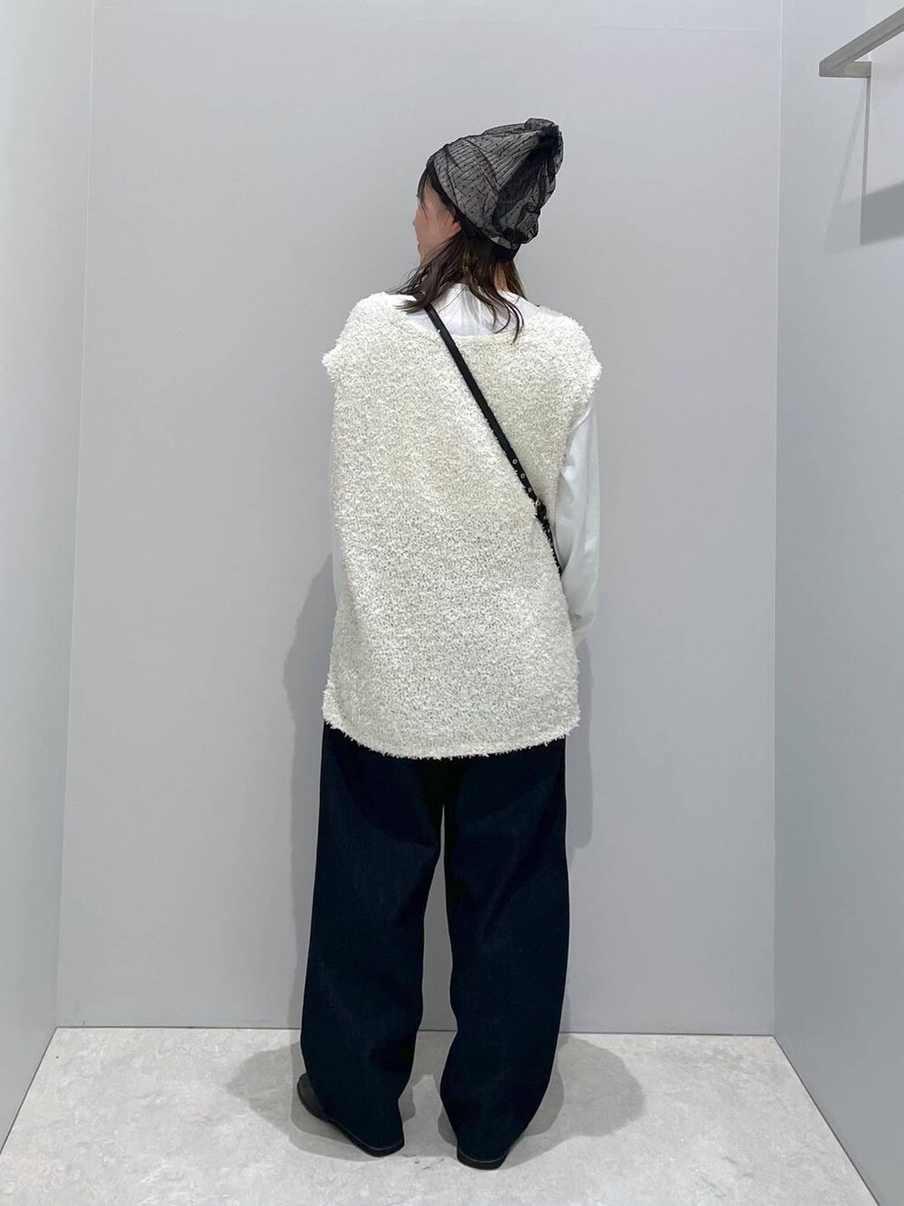 「低身長、カジュアル、ベーシック/シンプル、体型カバー、高見え、ゆったり、LEPSIM」｜「GLOBAL WORKのGOODデニムバギーパンツ/118365（デニムパンツ、ブルー系）」を使った、manaさん（レディース・153cm）の春コーディネートの3枚目の写真