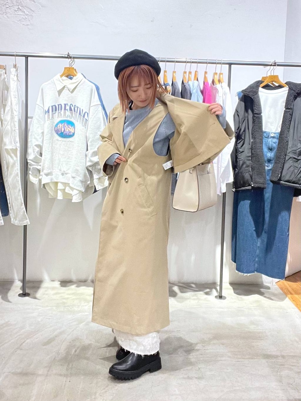 「低身長、カジュアル、ベーシック/シンプル、体型カバー、高見え、ゆったり、LEPSIM」｜「LEPSIMのラメリブクループルオーバー　102009（Tシャツ/カットソー、ブルー系）」を使った、manaさん（レディース・153cm）の春コーディネートの3枚目の写真