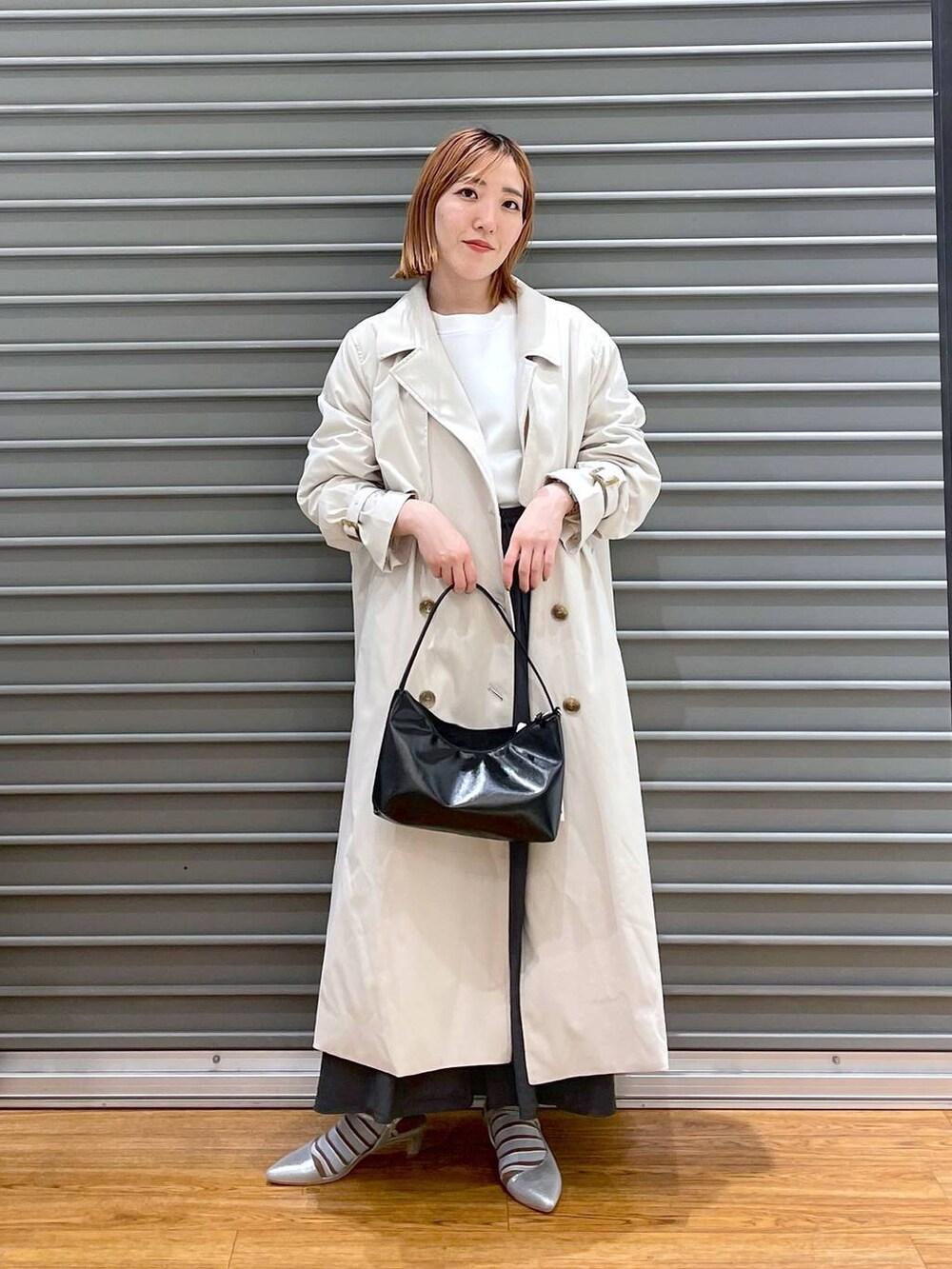 「低身長、カジュアル、ベーシック/シンプル、体型カバー、高見え、ゆったり、LEPSIM」｜「LEPSIMの【入卒式／セレモニー】ツイルトレンチコート　102062（トレンチコート、ベージュ系）」を使った、manaさん（レディース・153cm）の春コーディネートの2枚目の写真