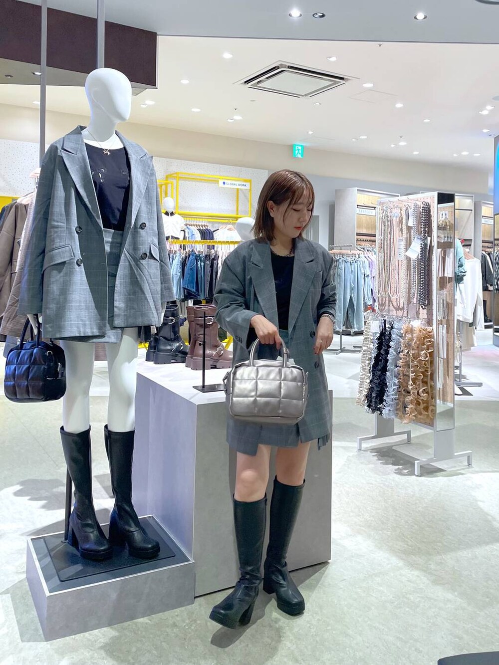 「低身長、カジュアル、ベーシック/シンプル、体型カバー、高見え、ゆったり、LEPSIM」｜「LEPSIMのパデットボストンバッグ　135656（ボストンバッグ、その他）」を使った、manaさん（レディース・153cm）の秋コーディネートの2枚目の写真