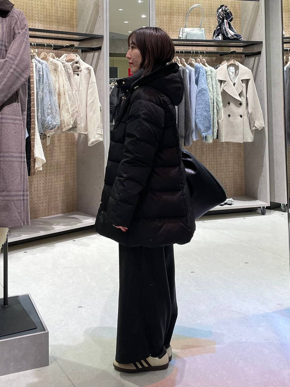 「ゆったり、LEPSIM、高見え、低身長、カジュアル、ベーシック/シンプル、体型カバー」｜「GLOBAL WORKのウツクシルエット撥水ダウンコート/115515（ダウンジャケット/コート、ブラック系）」を使った、manaさん（レディース・153cm）の冬コーディネートの2枚目の写真