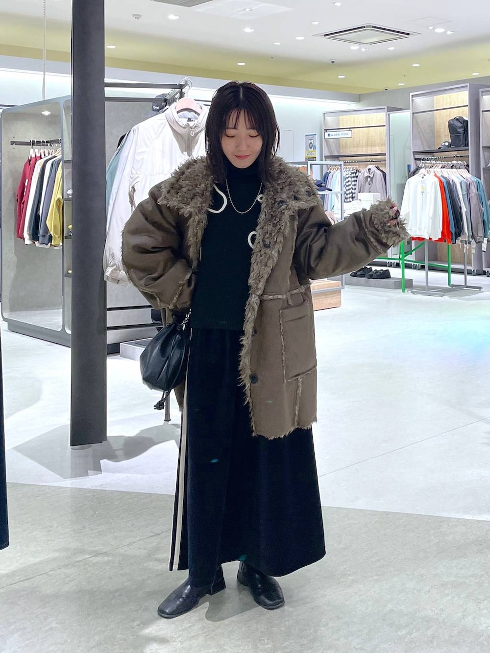 「低身長、カジュアル、ベーシック/シンプル、体型カバー、高見え、ゆったり、LEPSIM」｜「JEANASISのリバーシブルムートンファーブルゾン/152581（ブルゾン、ブラウン系）」を使った、manaさん（レディース・153cm）の冬コーディネートの2枚目の写真