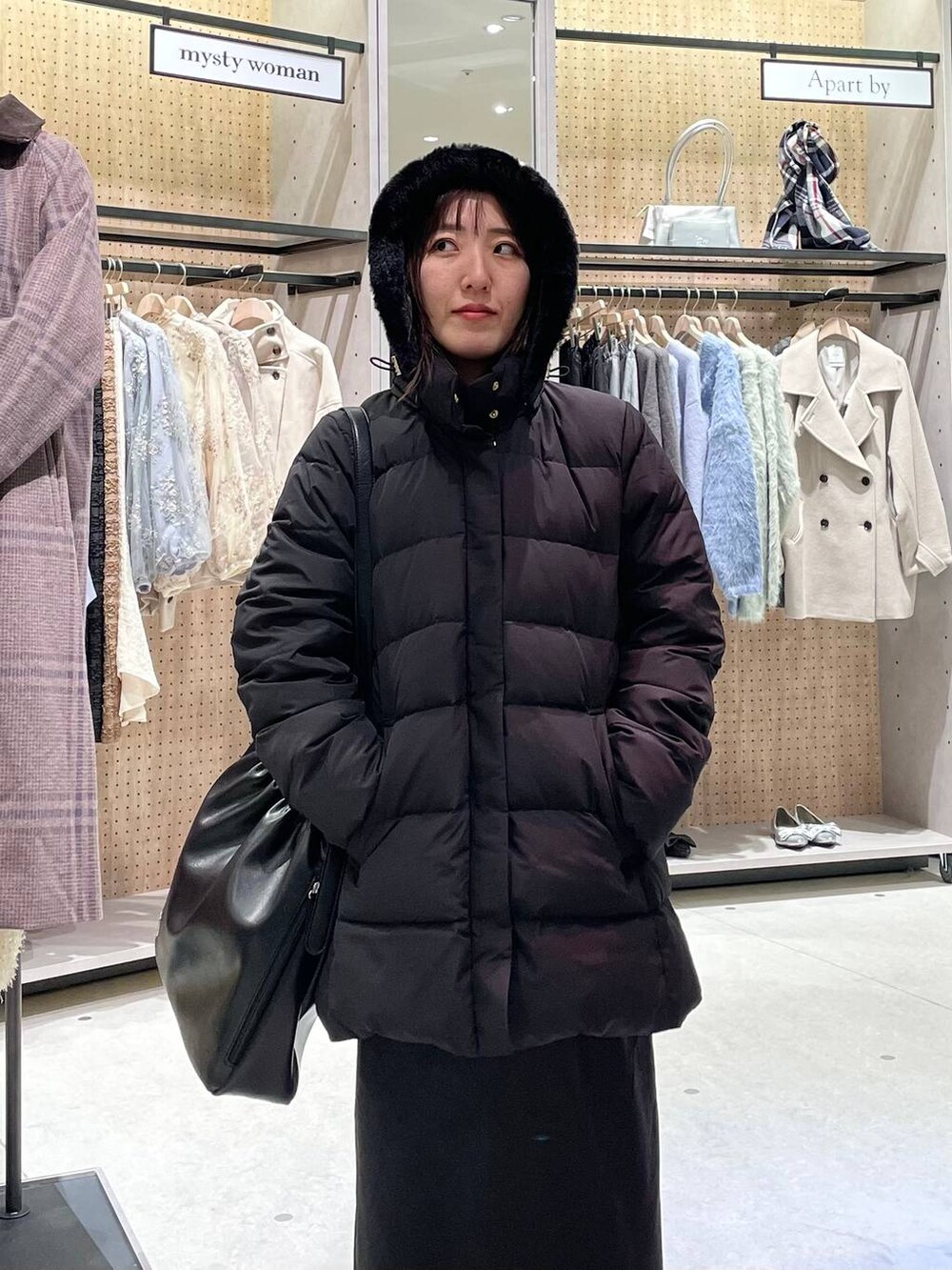 「ゆったり、LEPSIM、高見え、低身長、カジュアル、ベーシック/シンプル、体型カバー」｜「GLOBAL WORKのウツクシルエット撥水ダウンコート/115515（ダウンジャケット/コート、ブラック系）」を使った、manaさん（レディース・153cm）の冬コーディネートの5枚目の写真