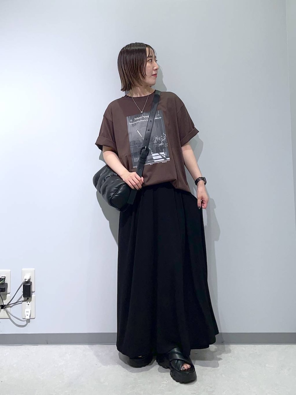 「低身長、カジュアル、ベーシック/シンプル、高見え、ゆったり、モノトーン、シンプルコーデ、大人カジュアル、きれいめカジュアル」｜「LOWRYS FARMのクロススポサン  287478（サンダル、ブラック系）」を使った、manaさん（レディース・153cm）の夏コーディネートの2枚目の写真