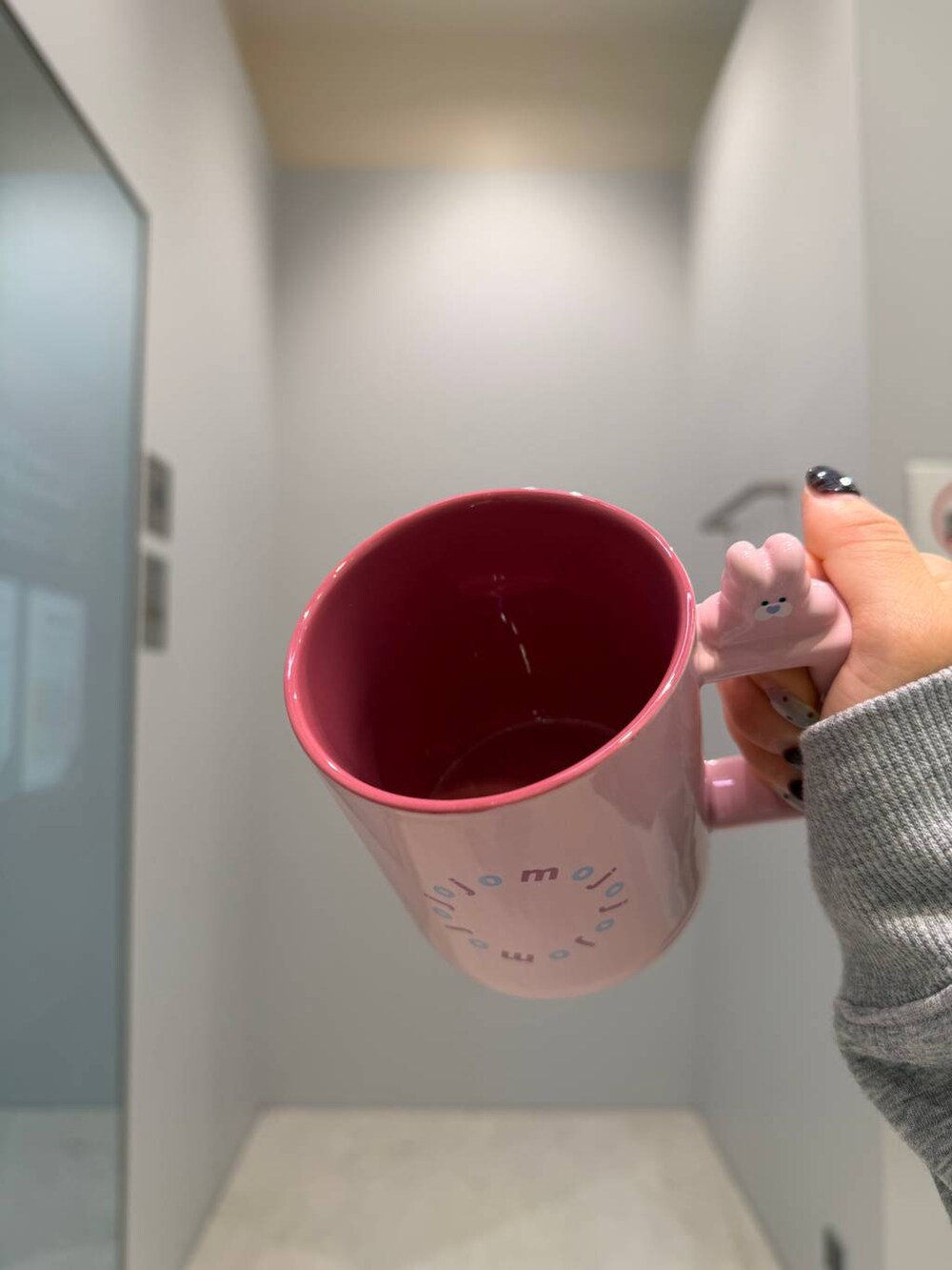 その他の食器を着用したレディースの秋コーディネートの2枚目の写真