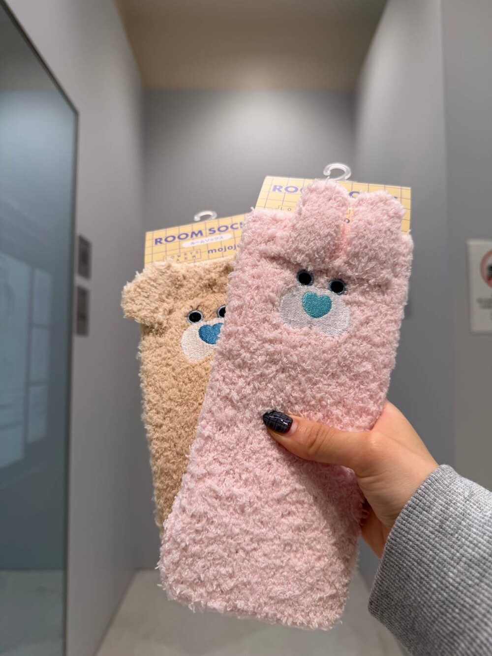 その他のソックス/靴下を着用したレディースの秋コーディネートの2枚目の写真