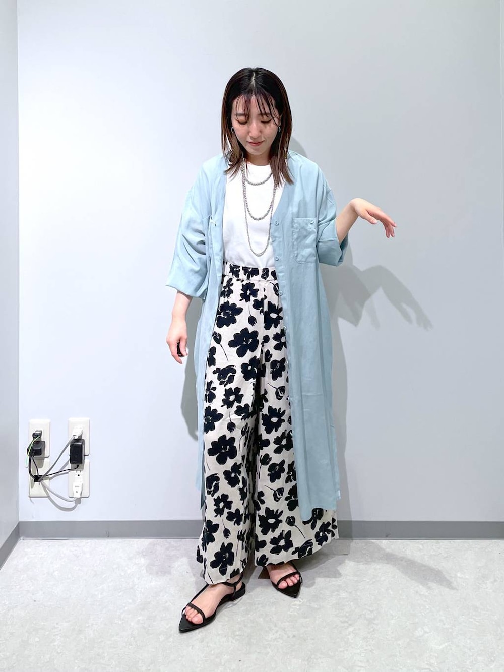 「低身長、カジュアル、ベーシック/シンプル、体型カバー、高見え、ゆったり、LEPSIM」｜「niko and...のアソートタックガウチョパンツ（その他パンツ、ホワイト系）」を使った、manaさん（レディース・153cm）の春コーディネートの2枚目の写真