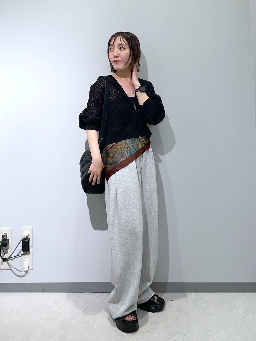 「低身長、カジュアル、ベーシック/シンプル、高見え、ゆったり、モノトーン、シンプルコーデ、大人カジュアル、きれいめカジュアル」｜「LOWRYS FARMのクロススポサン  287478（サンダル、ブラック系）」を使った、manaさん（レディース・153cm）の夏コーディネートの2枚目の写真