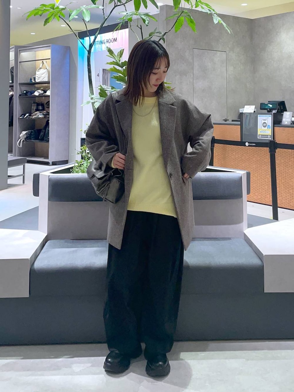 「LEPSIM、低身長、カジュアル、ベーシック/シンプル、体型カバー、高見え、ゆったり」｜「GLOBAL WORKの軽やかストレッチミドルジャケット/115512（テーラードジャケット、ブラウン系）」を使った、manaさん（レディース・153cm）の冬コーディネートの5枚目の写真