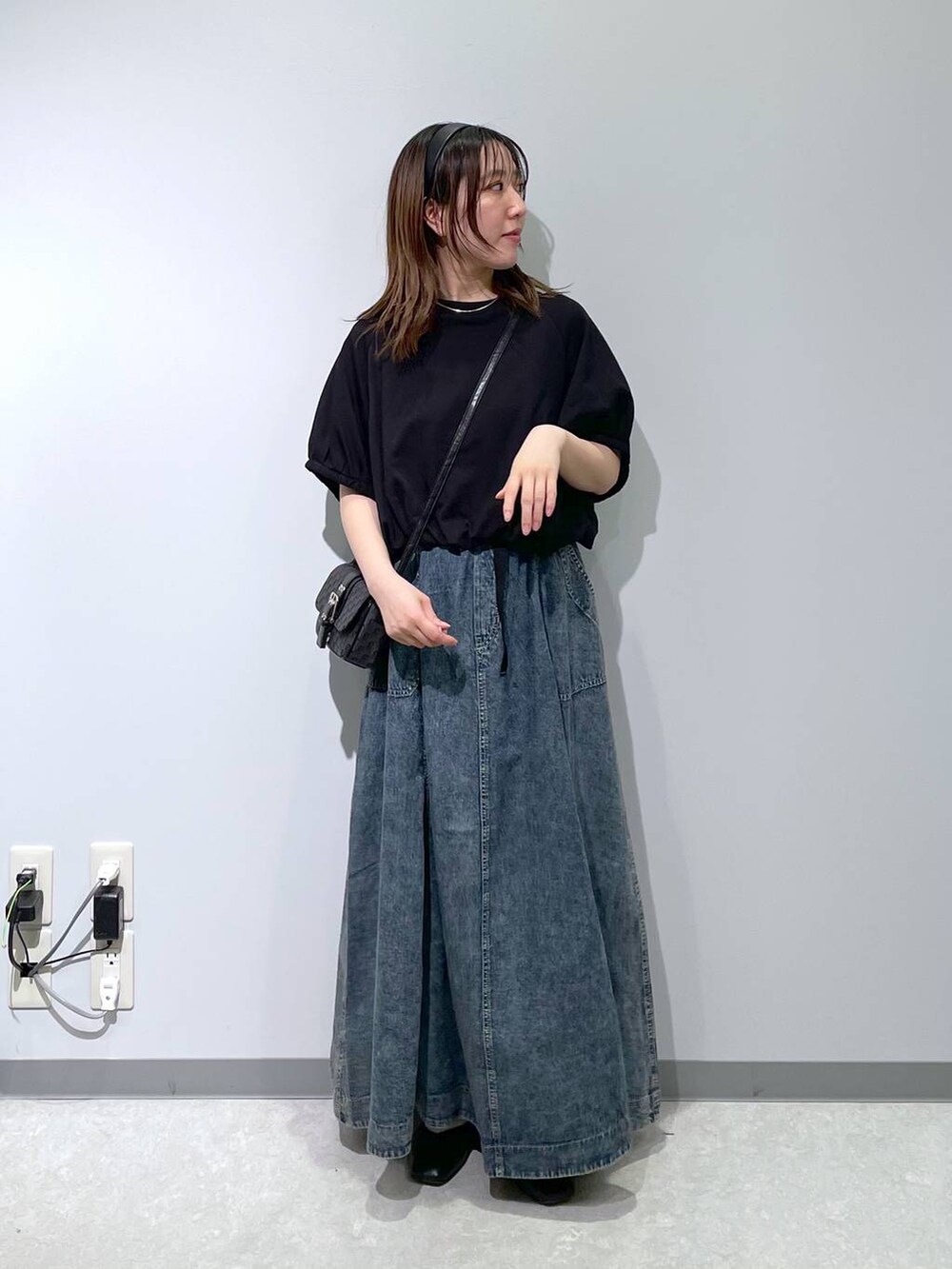 「低身長、カジュアル、ベーシック/シンプル、体型カバー、高見え、ゆったり、LEPSIM」｜「niko and...のアソートベルトフレアスカート（スカート、ブルー系）」を使った、manaさん（レディース・153cm）の春コーディネートの2枚目の写真
