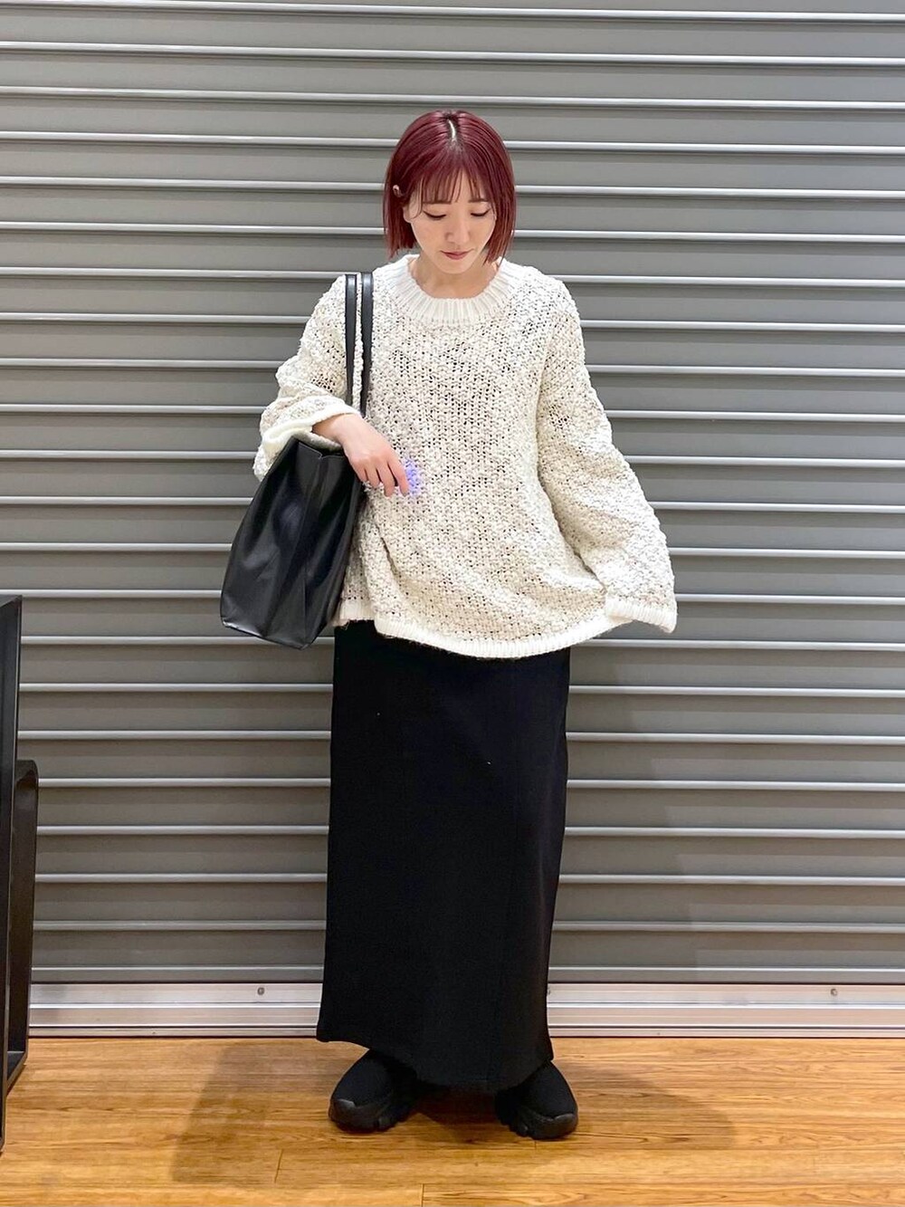 「低身長、カジュアル、ベーシック/シンプル、体型カバー、高見え、ゆったり、LEPSIM」|「LEPSIMの2.5ゲージ手編みライクプルオーバー 978056(ニット/セーター、ホワイト系)」を使った、manaさん(レディース・153cm)の冬コーディネートの2枚目の写真
