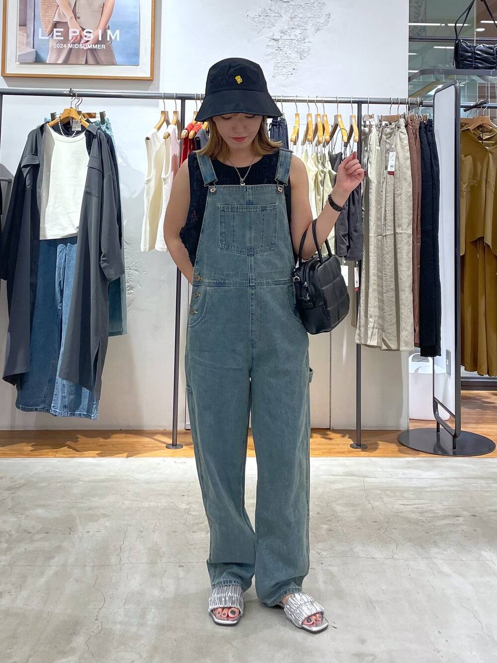 レディースの夏コーディネートの3枚目の写真