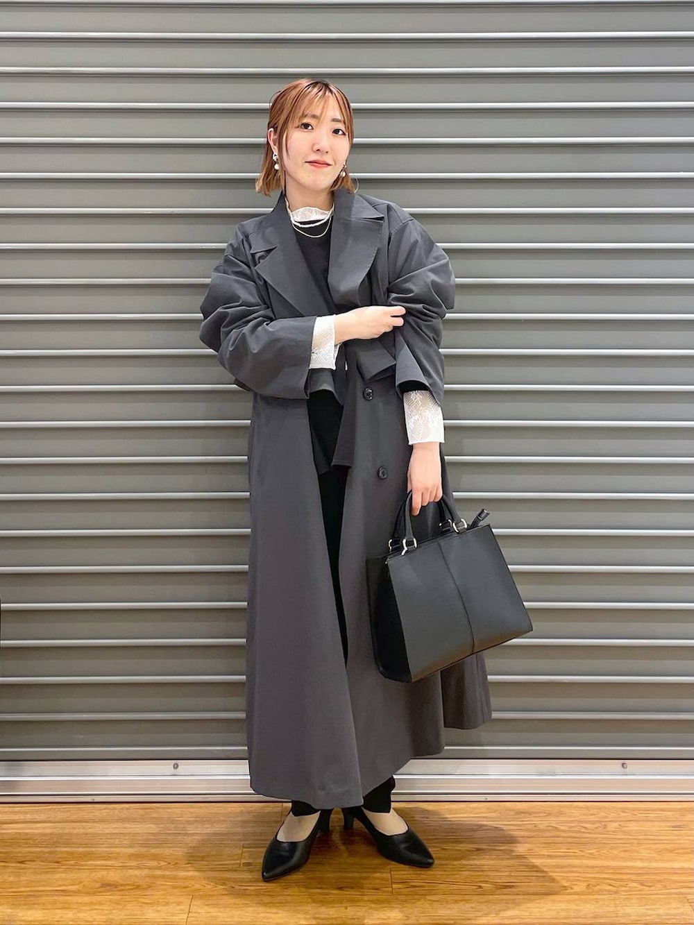 「低身長、カジュアル、ベーシック/シンプル、体型カバー、高見え、ゆったり、LEPSIM」|「LEPSIMの【jours heureux】レース2SETハイネックブラウス 104772(シャツ/ブラウス、ホワイト系)」を使った、manaさん(レディース・153cm)の冬コーディネートの4枚目の写真