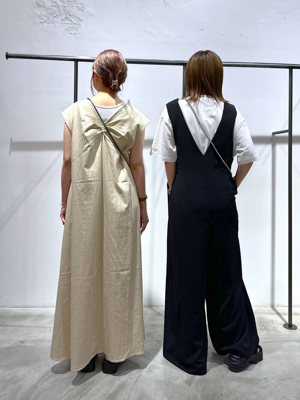「体型カバー、高見え、ゆったり、LEPSIM、低身長、カジュアル、ベーシック/シンプル」｜「LEPSIMのストーンメッシュミニショルダー　103821（ショルダーバッグ、ブラック系）」を使った、manaさん（レディース・153cm）の夏コーディネートの3枚目の写真