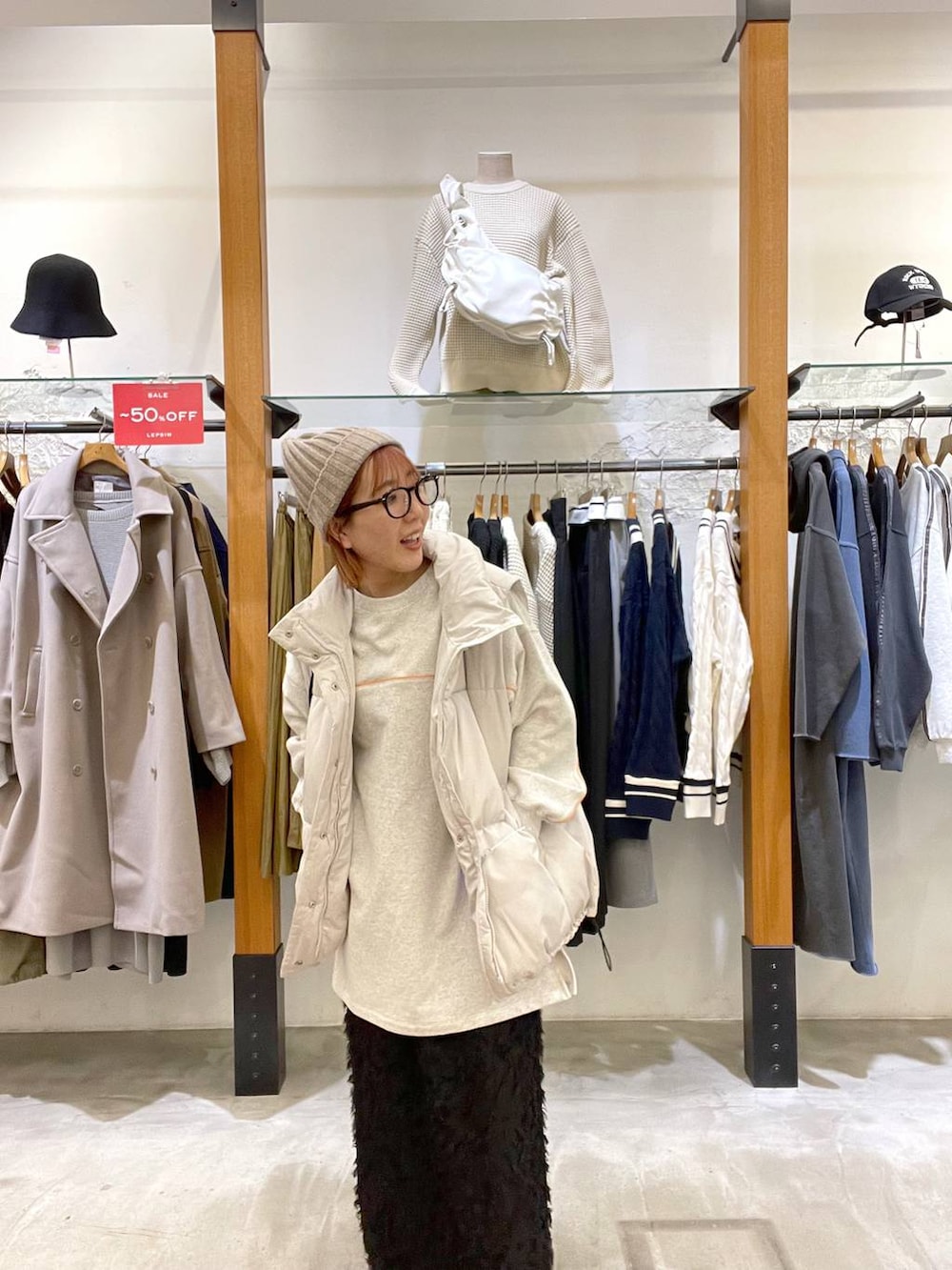 「低身長、カジュアル、ベーシック/シンプル、体型カバー、高見え、ゆったり、LEPSIM」｜「LEPSIMのフリンジイージースカート　102864（スカート、ブラック系）」を使った、manaさん（レディース・153cm）の春コーディネートの5枚目の写真