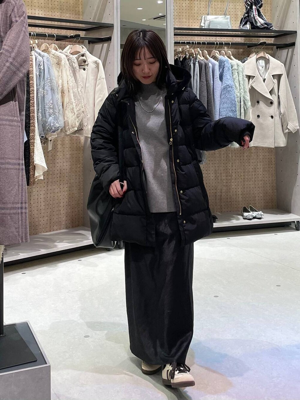 「ゆったり、LEPSIM、高見え、低身長、カジュアル、ベーシック/シンプル、体型カバー」｜「GLOBAL WORKのウツクシルエット撥水ダウンコート/115515（ダウンジャケット/コート、ブラック系）」を使った、manaさん（レディース・153cm）の冬コーディネートの6枚目の写真