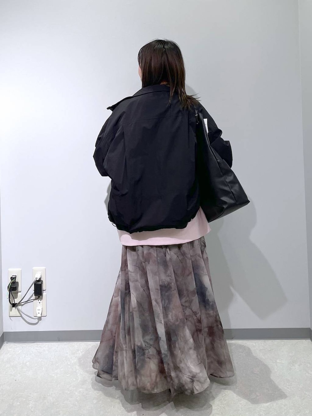 「低身長、カジュアル、ベーシック/シンプル、体型カバー、高見え、ゆったり、LEPSIM」｜「LEPSIMのメタルチョーカー　110332（ネックレス、シルバー系）」を使った、manaさん（レディース・153cm）の春コーディネートの3枚目の写真