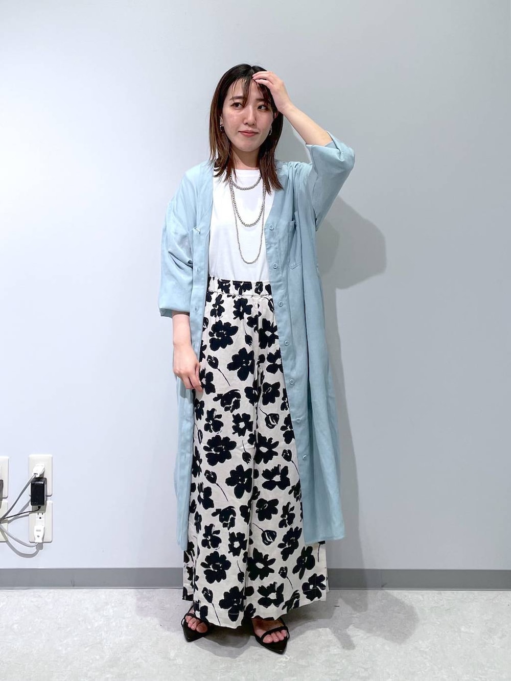 「低身長、カジュアル、ベーシック/シンプル、体型カバー、高見え、ゆったり、LEPSIM」｜「niko and...のアソートタックガウチョパンツ（その他パンツ、ホワイト系）」を使った、manaさん（レディース・153cm）の春コーディネートの3枚目の写真