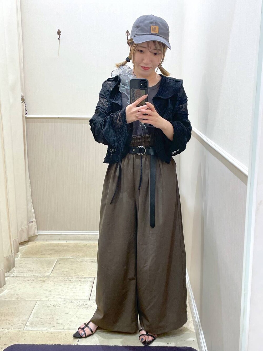 「低身長、カジュアル、ベーシック/シンプル、体型カバー、高見え、ゆったり、LEPSIM」｜「LEPSIMのスラックスギャザーワイドパンツ　122002（スラックス、ブラウン系）」を使った、manaさん（レディース・153cm）の秋コーディネートの2枚目の写真