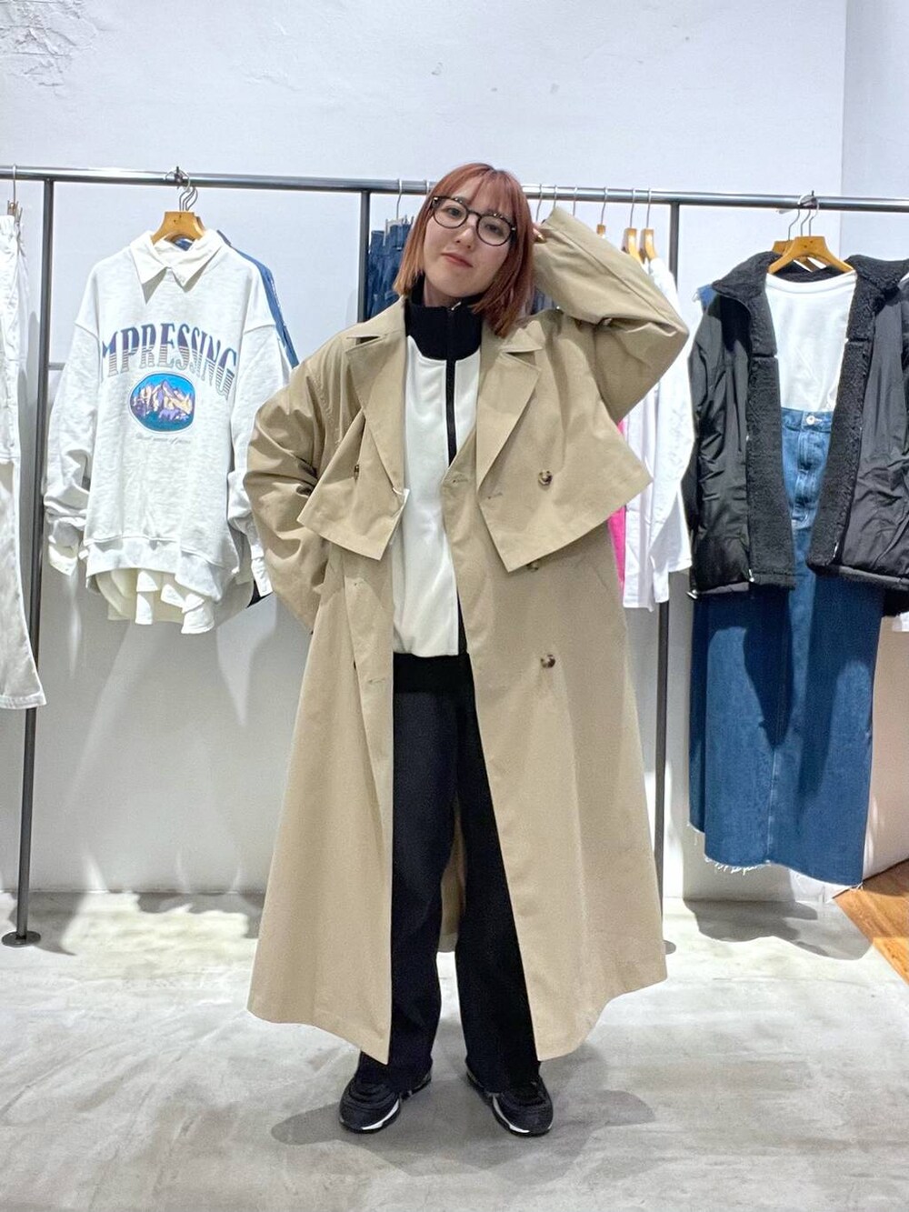 「低身長、カジュアル、ベーシック/シンプル、体型カバー、高見え、ゆったり、LEPSIM」｜「LEPSIMのストレッチフレア加工デニムパンツ　987513（デニムパンツ、グレー系）」を使った、manaさん（レディース・153cm）の春コーディネートの3枚目の写真