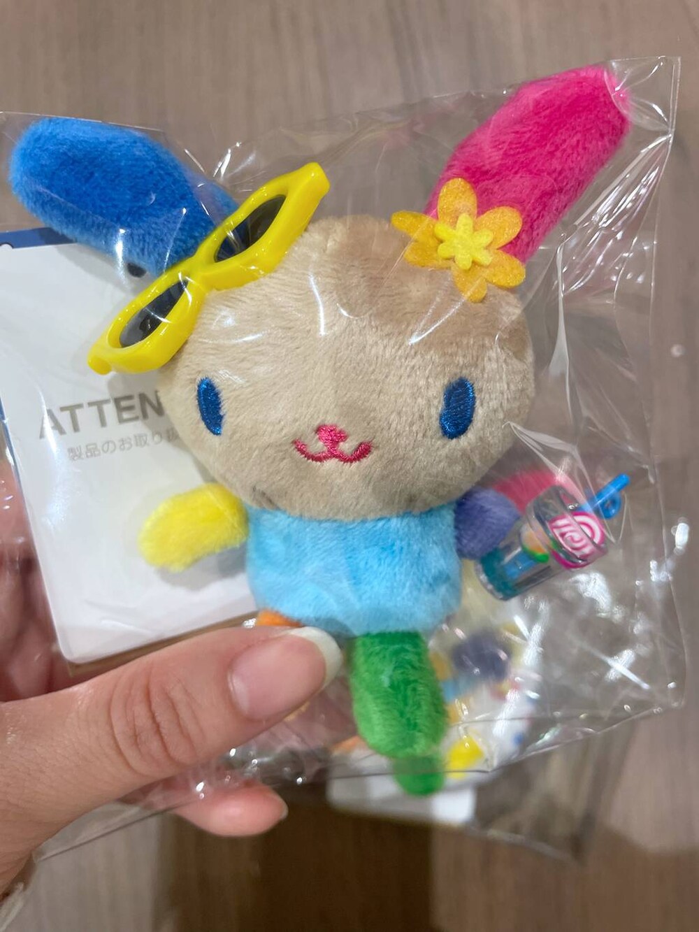 その他のキーホルダーを着用したレディースの春コーディネートの2枚目の写真