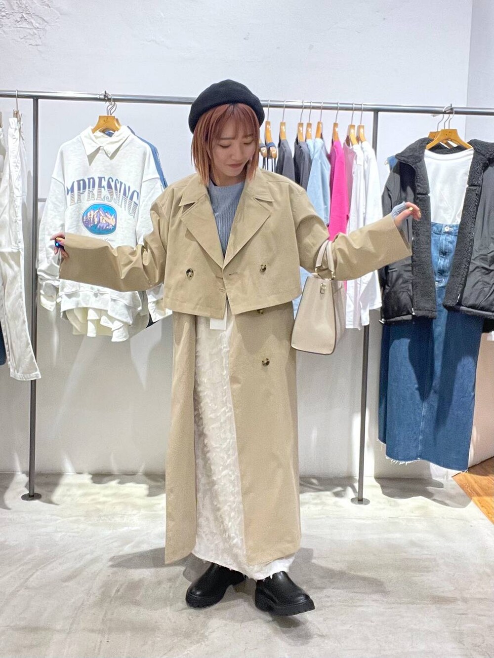 「低身長、カジュアル、ベーシック/シンプル、体型カバー、高見え、ゆったり、LEPSIM」｜「LEPSIMのラメリブクループルオーバー　102009（Tシャツ/カットソー、ブルー系）」を使った、manaさん（レディース・153cm）の春コーディネートの2枚目の写真