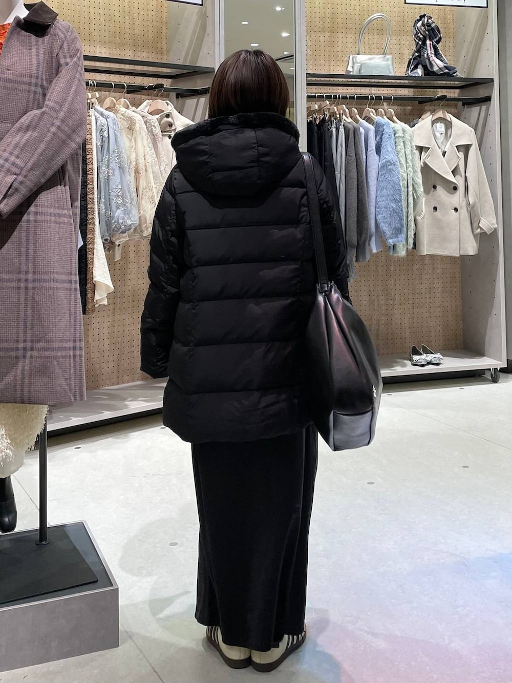 「ゆったり、LEPSIM、高見え、低身長、カジュアル、ベーシック/シンプル、体型カバー」｜「GLOBAL WORKのウツクシルエット撥水ダウンコート/115515（ダウンジャケット/コート、ブラック系）」を使った、manaさん（レディース・153cm）の冬コーディネートの3枚目の写真