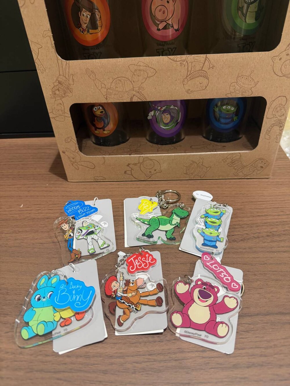その他のキーホルダー、ホワイト系のグラス/マグカップ/タンブラーを着用したレディースの夏コーディネートの2枚目の写真