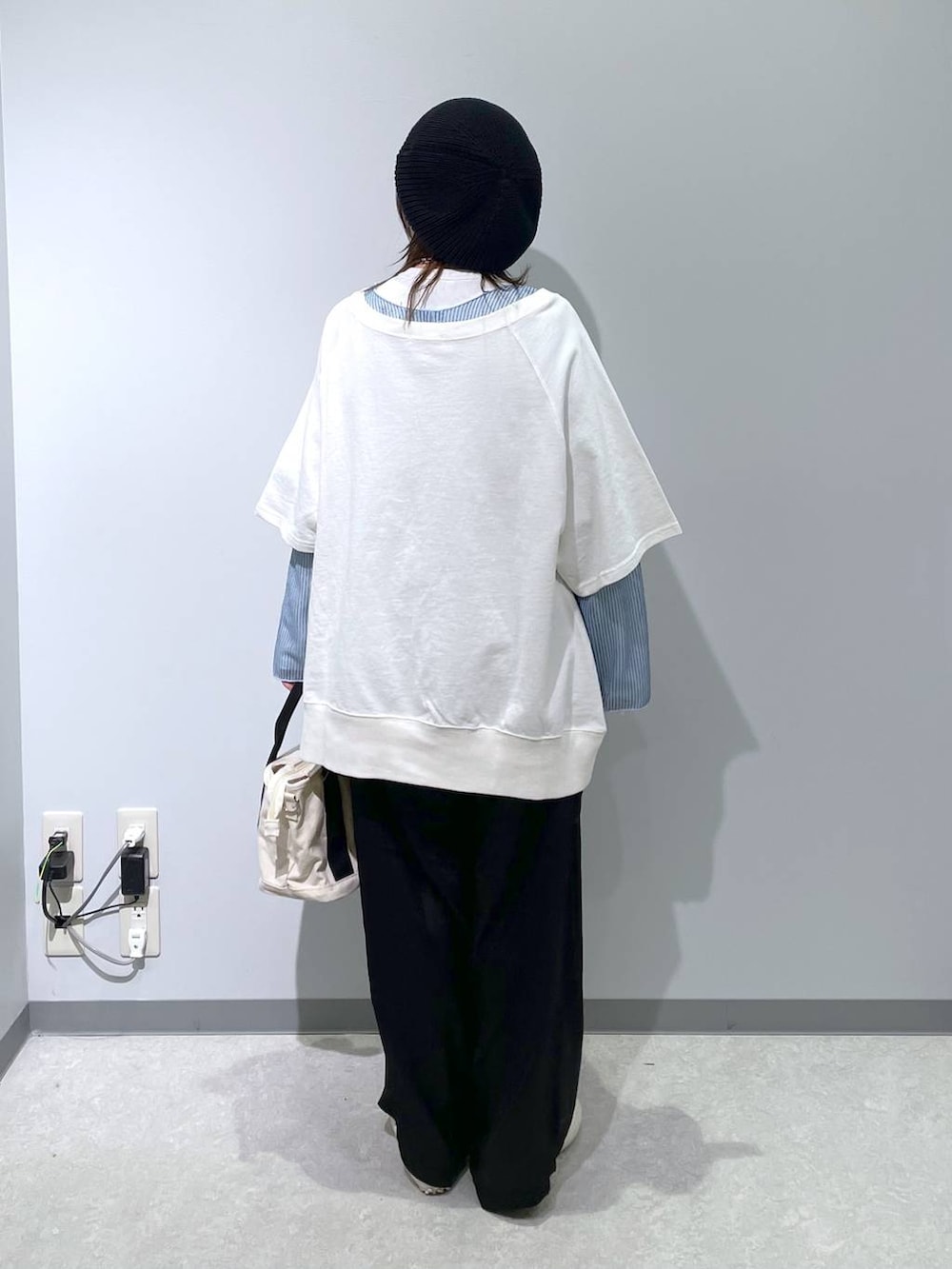 「低身長、カジュアル、ベーシック/シンプル、体型カバー、高見え、ゆったり、LEPSIM」｜「GLOBAL WORKの3ROOM2WAYキャンバストート/286161（トートバッグ、ホワイト系）」を使った、manaさん（レディース・153cm）の春コーディネートの3枚目の写真