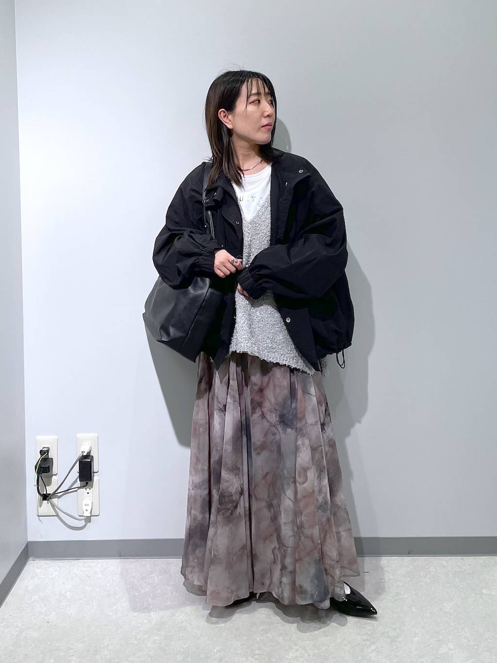 「カジュアル、ベーシック/シンプル、体型カバー、高見え、ゆったり、LEPSIM、低身長」|「LEPSIMのメタルチョーカー 110332(ネックレス、シルバー系)」を使った、manaさん(レディース・153cm)の春コーディネートの3枚目の写真