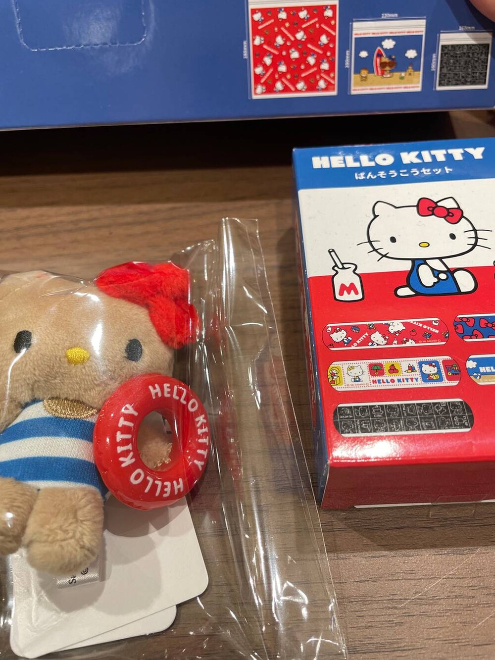 シルバー系のキーホルダー、その他のその他ビューティーグッズ、その他のその他雑貨を着用したレディースの冬コーディネートの2枚目の写真