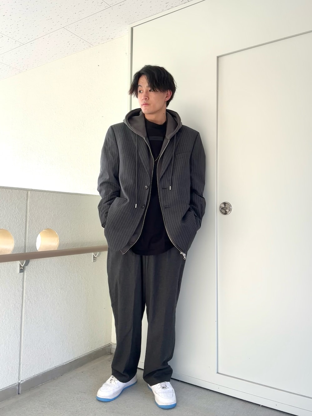 「CHAPS、perstep、ZARA、テーラードジャケット、ジップパーカ、最近のいい感じコーデ、最近のお気に入り」｜「CHAPSのアイテム（テーラードジャケット、グレー系）」を使った、keigoさん（メンズ・176cm）の秋コーディネートの2枚目の写真