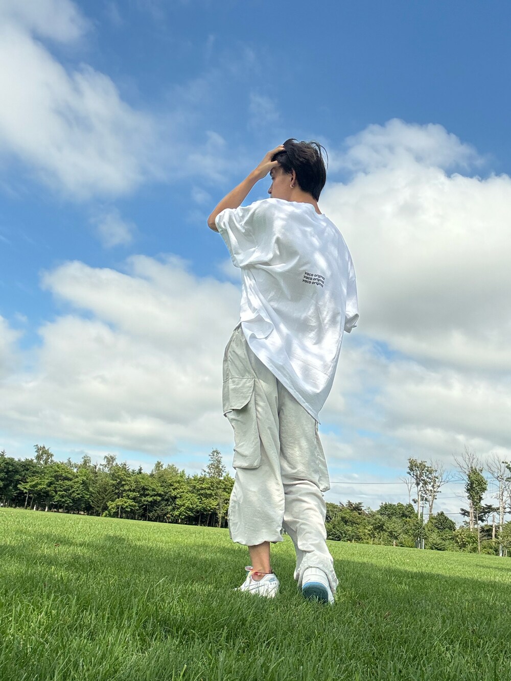「夏コーデ、夏、夏だ！Tシャツ着よう！、YACA、ビックシルエット、ビックT、ナイロンパンツ、ナイロンカーゴ」｜「YACAのアイテム（Tシャツ/カットソー、ホワイト系）」を使った、keigoさん（メンズ・176cm）の夏コーディネートの2枚目の写真