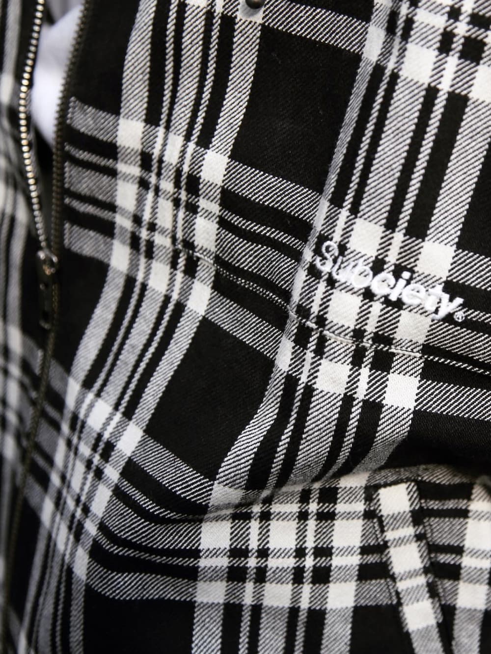 「カジュアルコーデ、スニーカーコーデ、休日スタイル、ストリート、ヒップホップ、ロック、Subciety、NineMicrophones」｜「SubcietyのCHECK WORK JKT（カバーオール、ブラック系）」を使った、弥彦さん（メンズ・173cm）の冬コーディネートの2枚目の写真