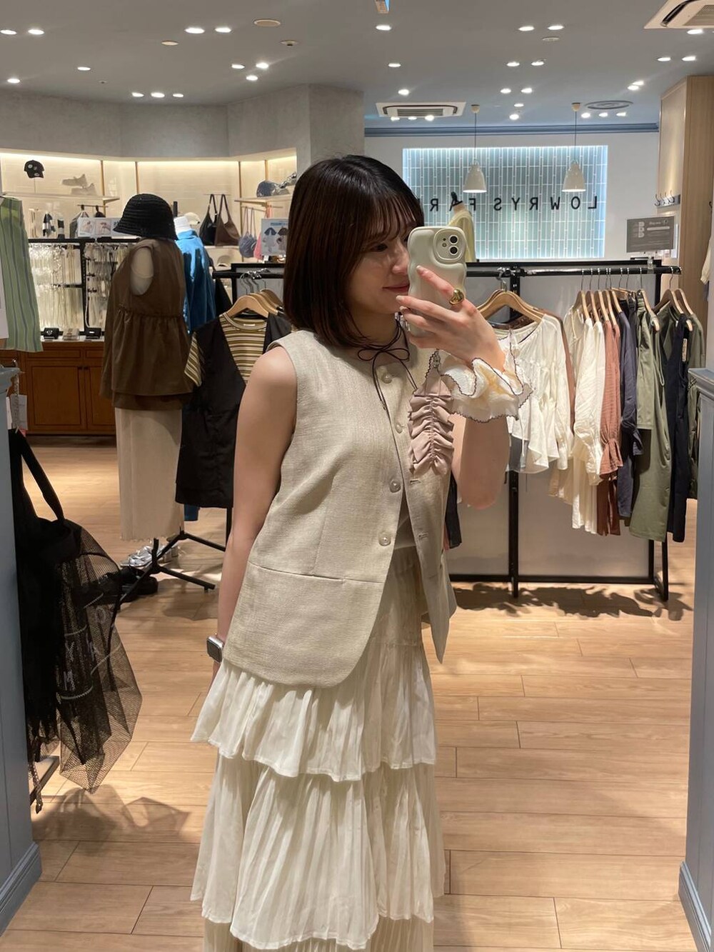 「LOWRYS FARM」｜「LOWRYS FARMのコンパクトスクエアネックじれ　290392（ブルゾン、ベージュ系）」を使った、miyuさん（レディース・158cm）の夏コーディネートの4枚目の写真