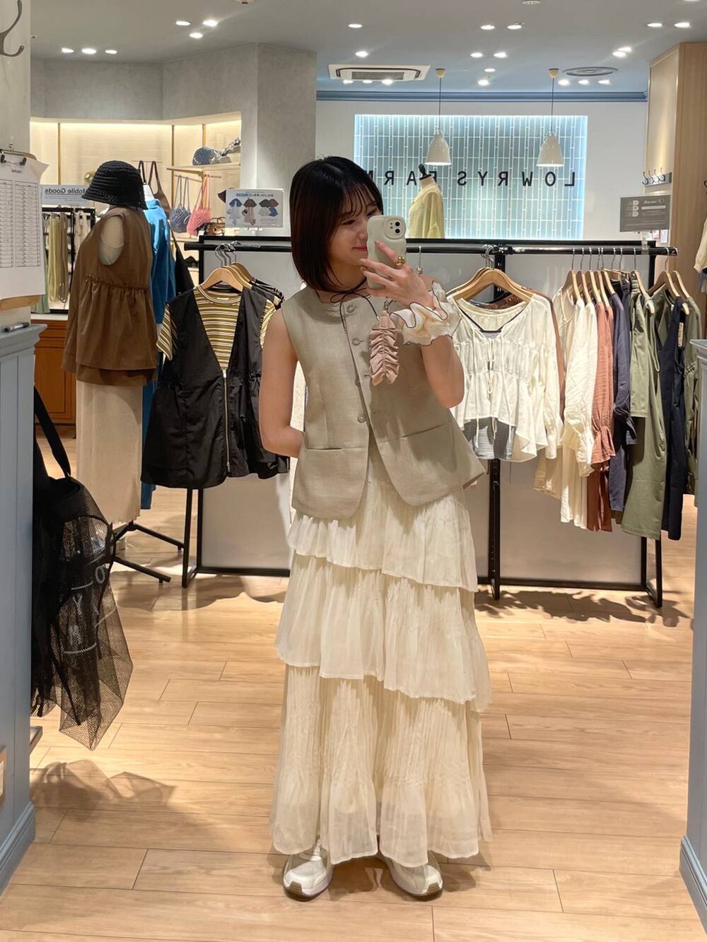 「LOWRYS FARM」｜「LOWRYS FARMのコンパクトスクエアネックじれ　290392（ブルゾン、ベージュ系）」を使った、miyuさん（レディース・158cm）の夏コーディネートの8枚目の写真